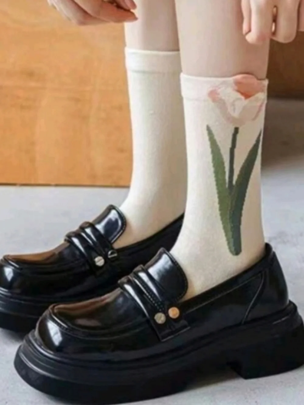 Cream Tan Pink Floral Tulip Crew Mid-calf Socks